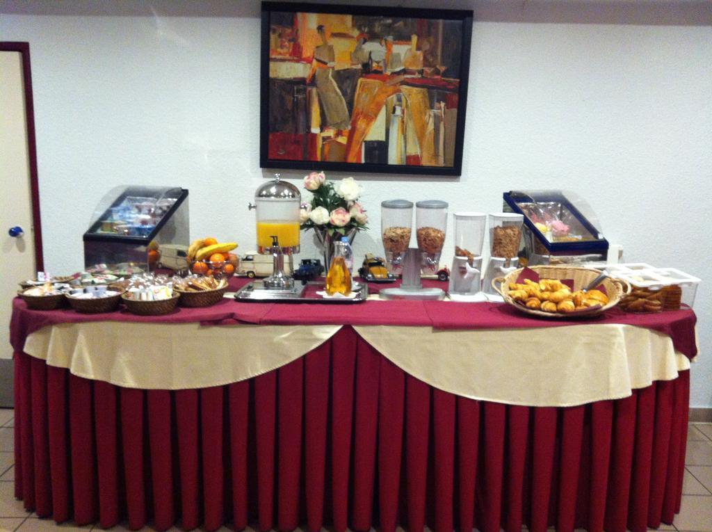Comfort Hotel Poissy Technoparc Dış mekan fotoğraf