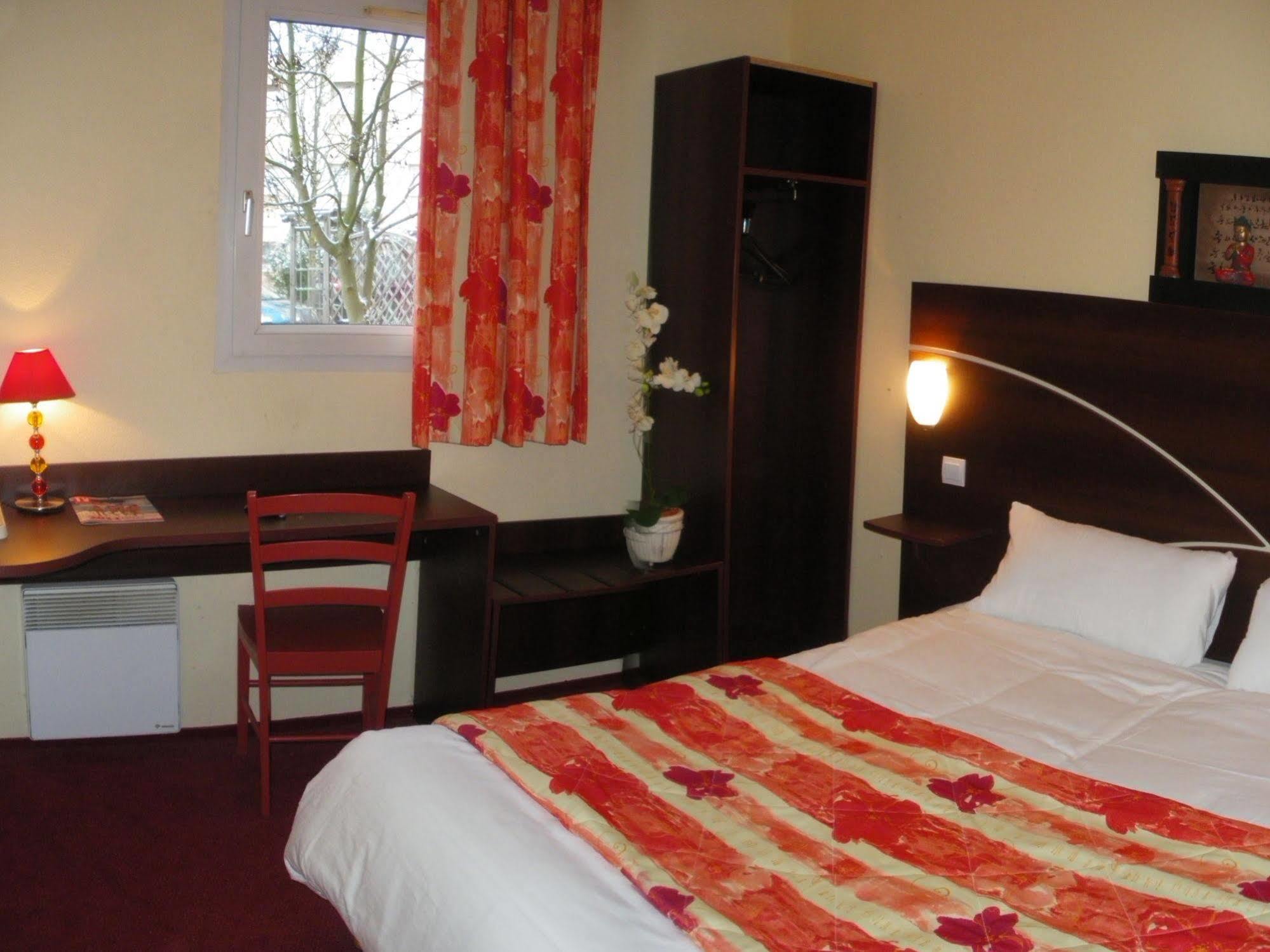 Comfort Hotel Poissy Technoparc Dış mekan fotoğraf